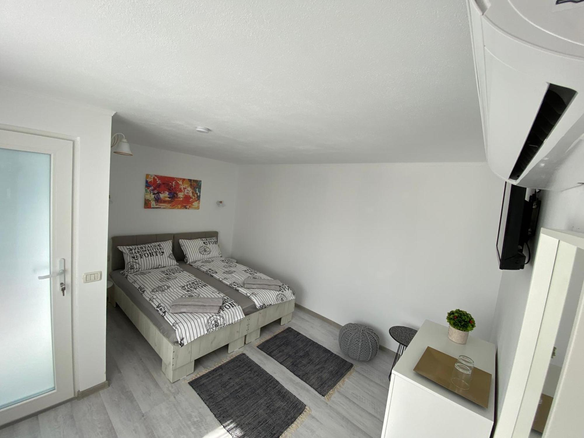Four Rooms Curtea de Argeş Exteriér fotografie